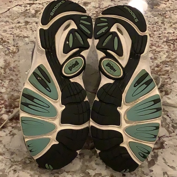 Brooks S251 - Size 10. - Picture 3 of 8